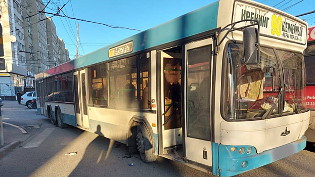 В центре Саратова автобус сбил престарелого пешехода
