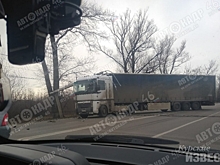 В соцсетях появилось видео аварии с участием Камаза и фуры на Магистральном проезде