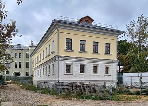 Реставрация фасадов здания палат Киреевского завершилась в центре Москвы