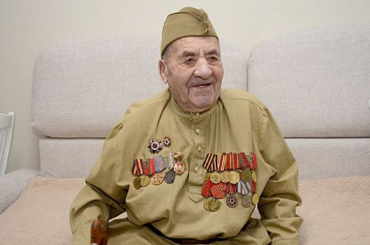В Оренбурге ветеран Иван Шевченко отметил 102 день рождения