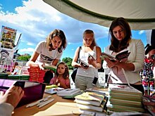 Литературно-музыкальный вечер провели в библиотеке на Дмитровском