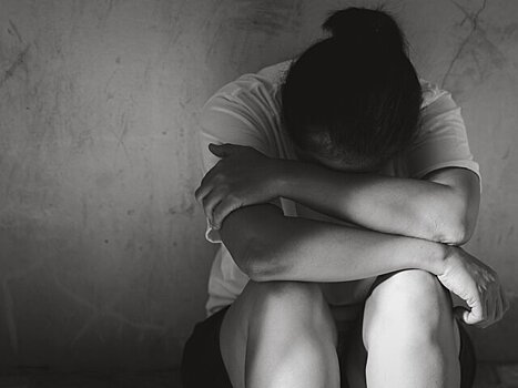 Actu 17: во Франции трое мужчин изнасиловали женщину, пока ее сын был в другой комнате