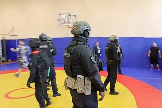 Проведенный российскими силовиками рейд по залам единоборств попал на видео