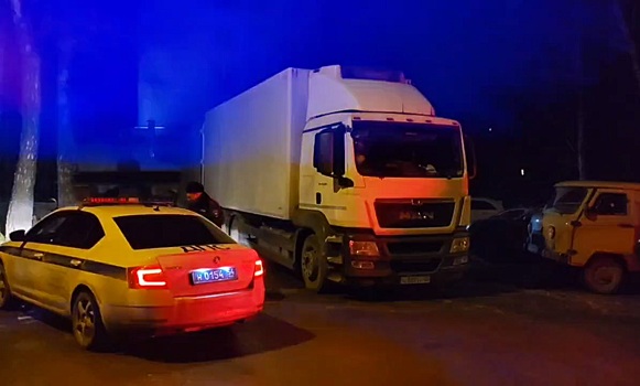 В Академгородке Новосибирска пешеход погиб под колёсами грузовика