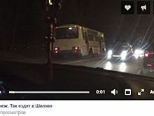 На видео попало, как маршрутный ПАЗ объезжает пробку по встречке в Воронеже