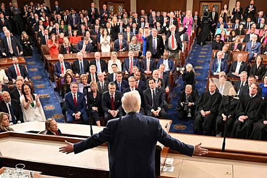 Трамп начал обращение к конгрессу, несмотря на попытки демократов сорвать его