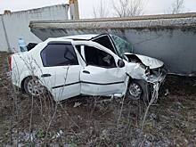 В Оренбурге на улице Рокоссовского машина снесла секцию забора