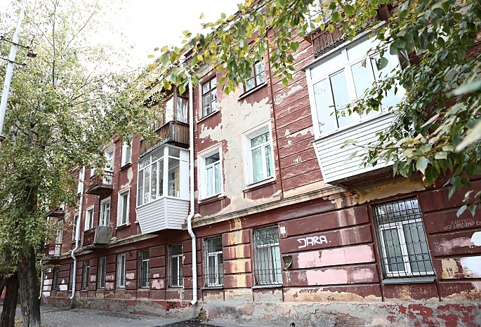 Больше 20 «судебных домов» в Омске могут остаться без капремонта, а их жители - без тепла