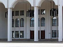 Губернатор Курской области раскритиковал продажу билетов на «Ревизора»: очередь у драмтеатра и одна касса