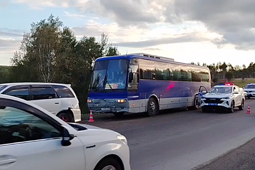 Массовое ДТП с участием автобуса и грузовика произошло в Красноярском крае