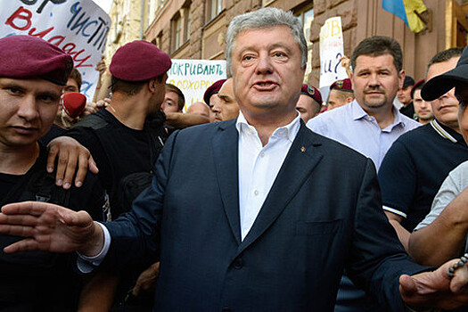 В банке Порошенко начали обыски
