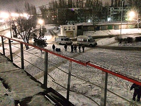 Спасатели Саратова сняли с моста пьяную женщину
