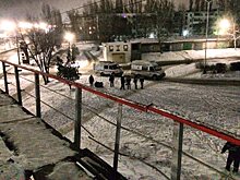 Спасатели Саратова сняли с моста пьяную женщину