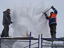 Вологжане создали изо льда и снега скульптуру солиста группы «Король и шут»