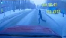 В Новосибирске 12-летний мальчик выбежал под колёса внедорожника