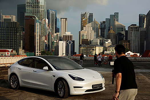 Автомобили Tesla по всему миру оказались заблокированными