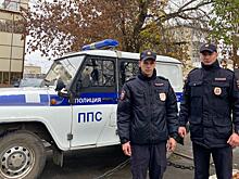 В Свердловской области полицейские спасли 10 жителей загоревшегося ночью двухэтажного дома