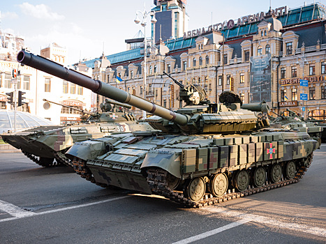 Украинский танк по ошибке обстрелял село