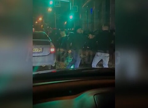 Видео массовой драки возле кафе в Благовещенске попало в Сеть