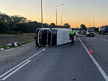 МВД: микроавтобус с 19 пассажирами перевернулся на трассе под Анапой
