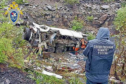 Shot: водитель упавшего в обрыв автобуса за год получил 7 штрафов ГИБДД