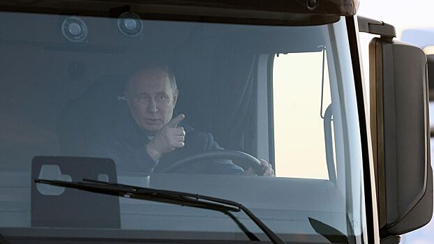 Путин прокатил на «Камазе» вице-премьера Хуснуллина