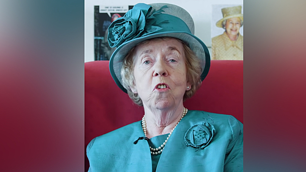 Элла Слэк 30 лет бесплатно дублирует Елизавету II на мероприятиях Великобритании