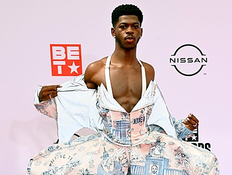 Зендая в Versace из нулевых, Lil Nas X в пышном платье и другие на BET Awards 2021