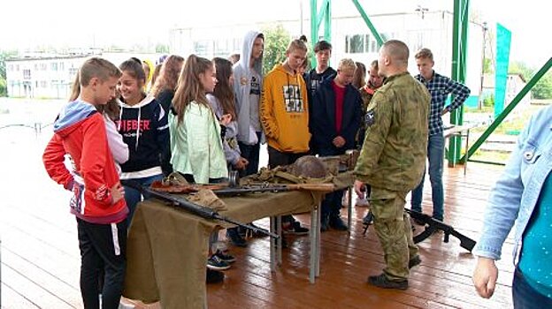 В детском лагере «Юность» для ребят организовали урок мужества