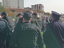 В Митино полиция задерживает местных жителей