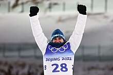 Биатлон на зимней Олимпиаде — 2022: Антон Смольский завоевал для Беларуси историческое серебро и тепло обнял Алимбекову