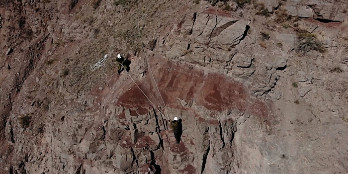 Безопасная трасса: в Боомском ущелье Кыргызстана проводят спуск камней