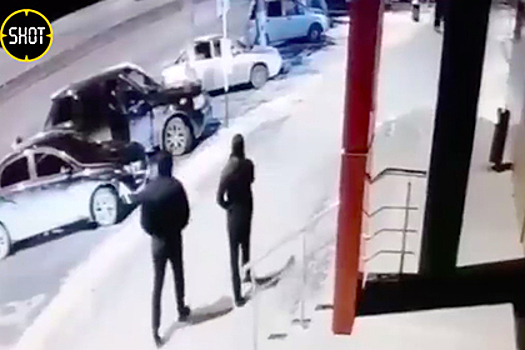 В центре российского города устроили стрельбу и ранили мужчину