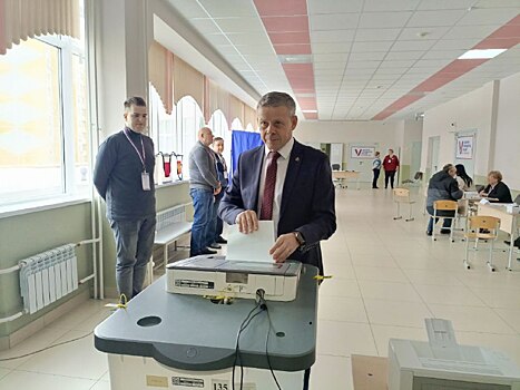 Замгубернатора Курской области Виктор Карамышев проголосовал на выборах президента