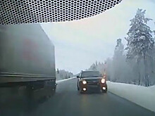 Машина перевернулась на трассе в Карелии