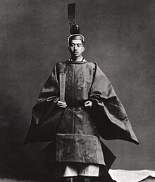 Почему японский император обязан быть очень странным