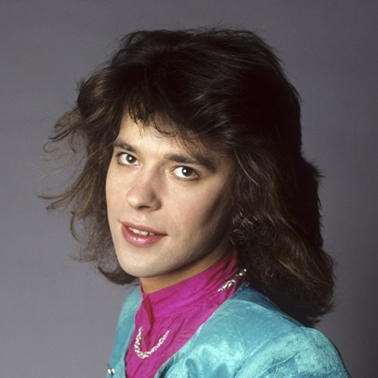 Группа аква 1996. 90 е исполнители. Рейверы 90-х. Плакаты певцов 90-х. Группа aqua в 90х.