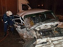 В Воронеже водителя и пассажира «ВАЗа» зажало после ДТП с грузовиком