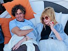 «Все как-то нелепо!»: 71-летняя Пугачева в фатиновом платье с корсетом «исказила» пропорции фигуры