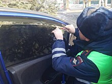 Рейд в Приморье: госавтоинспекторы снимают тонировку