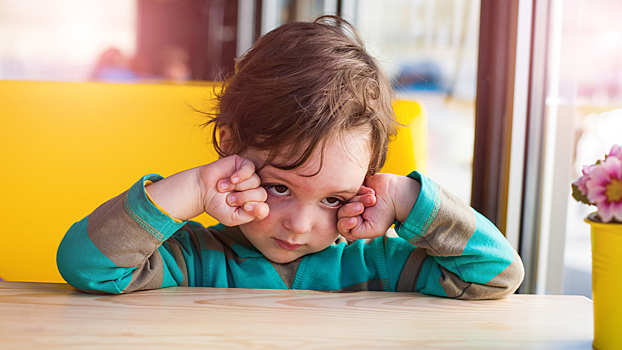Почему дети трут глаза, когда устают
