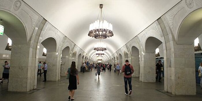 Питьевую воду раздают на станции метро "Пушкинская"