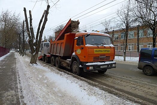 Восемь улиц и дорог Калуги ночью очистят от снежных завалов
