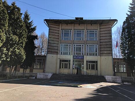 Школу в Ленинском районе закрыли на капитальный ремонт. Почему родители недовольны таким решением?