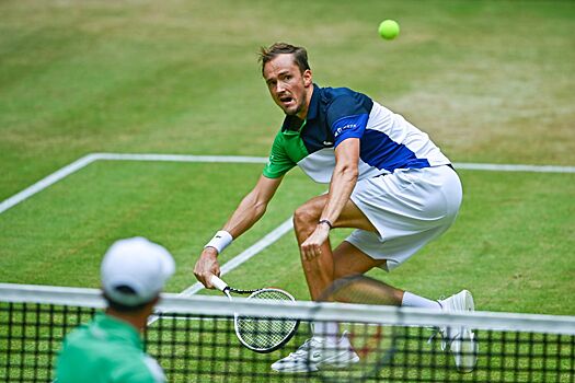 Медведев уверенно обыграл Альтмайера на старте турнира ATP-500 в Галле