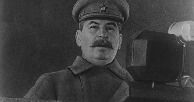 Гитлер и Сталин: двойники в Зазеркалье (El Mundo, Испания)