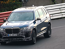 BMW ALPINA XB7 2020 разогревается на трассе в Нюрбургринге