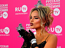 Певица Ханна захотела сделать пластику груди