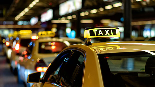 Таксисты попросили Собянина помочь с организацией выдачи масок водителям