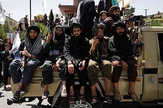 Лидер талибов призвал террористов уменьшить удары по Пакистану